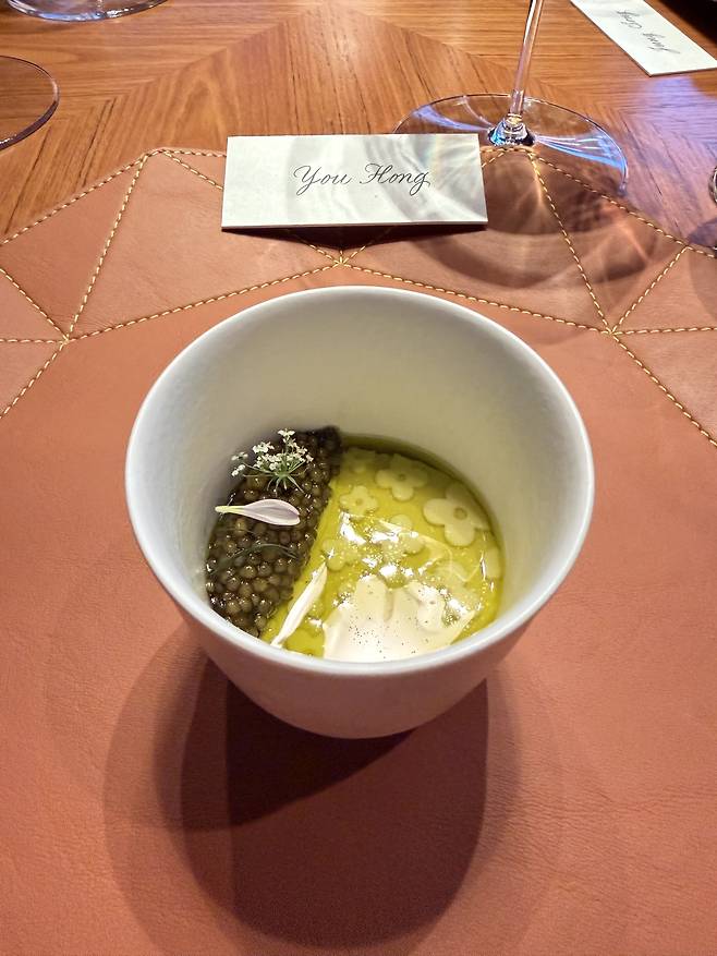 Kaluga caviar, cauliflower, perilla oil (Hong Yoo/The Korea Herald)