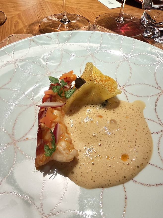 Lobster, mustard, gochujang sauce (Hong Yoo/The Korea Herald)