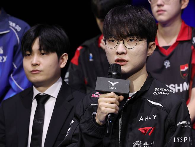 Lee "Faker" Sang-hyeok (right) speaks during a media event held in Seoul, Thursday. (Yonhap)