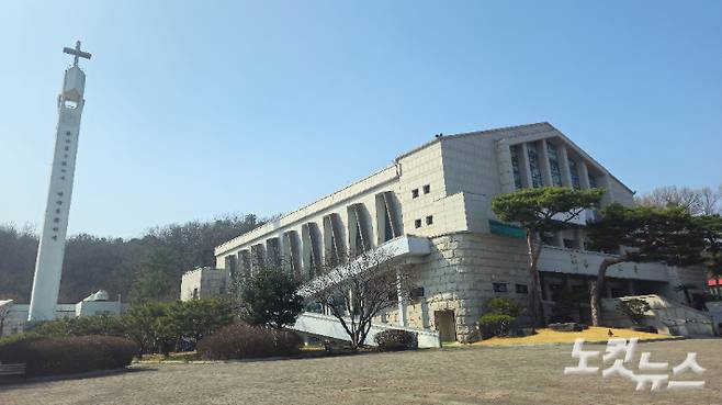 충남 계룡시 신도안면에 위치한 육·해·공군본부교회 전경. 송주열 기자