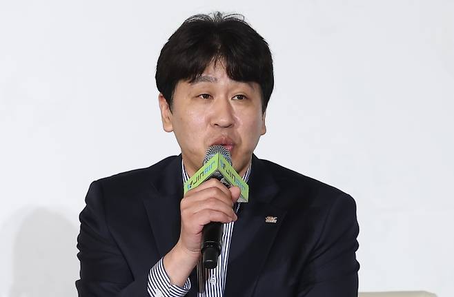 각오 밝히는 김종민 감독 - 20일 서울 강남구 호텔 리베라에서 열린 ‘진에어 2025-2026 V-리그 포스트시즌 미디어데이’에서 한국도로공사 김종민 감독이 각오를 밝히고 있다. 2026.3.20 연합뉴스