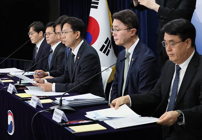 배경훈 부총리 겸 과학기술정보통신부 장관이 22일 서울 종로구 정부서울청사에서 열린 합동브리핑에서 범부처 정보보호 종합대책을 발표하고 있다. 사진/연합뉴스