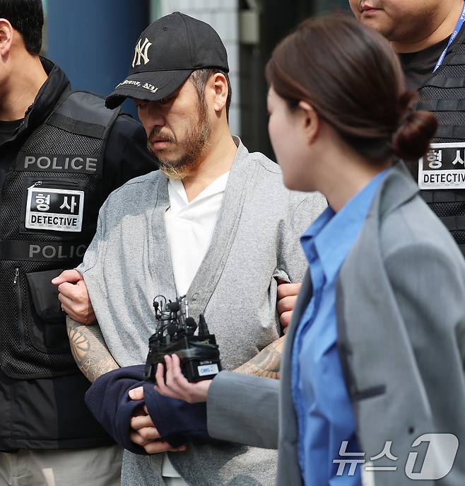 '마약왕' 박왕열(48)이 27일 경기 의정부시 의정부지방법원에서 열린 구속 전 피의자심문(영장실질심사)을 마친 후 법정을 나서고 있다. 2026.3.27 ⓒ 뉴스1 오대일 기자