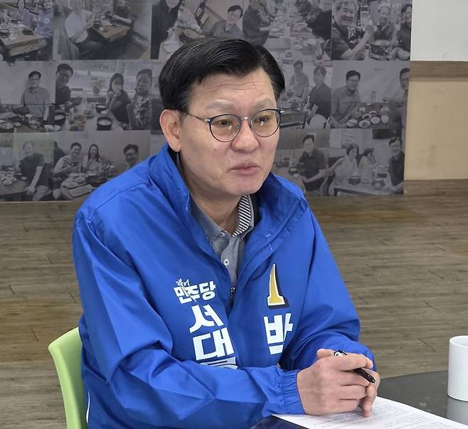 박운기 더불어민주당 서울 서대문구청장 예비후보가 25일 서울 연희동 내 선거캠프사무소에서 데일리안과 인터뷰를 하고 있다. ⓒ박운기 예비후보 캠프 제공