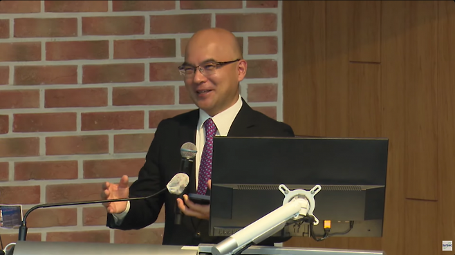 무라타니 마사후미 일본 쓰쿠바대 교수가 27일 대전 KAIST에서 열린 'KAIST 스페이스 바이오 워크숍'에서 강연하고 있다. KAIST 유튜브 캡처