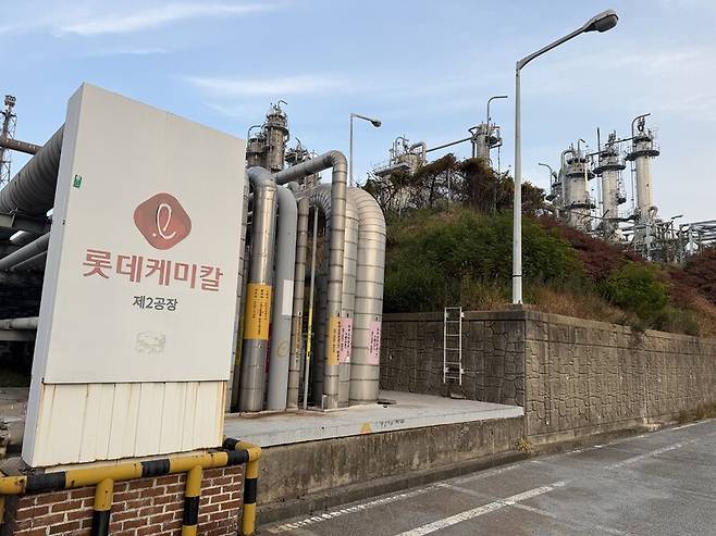 전남 여수 석유화학산업단지의 롯데케미칼 2공장. 이재호 기자 ph@hani.co.kr