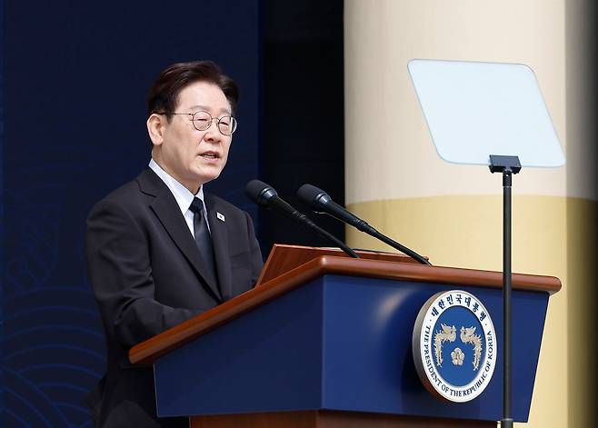 이재명 대통령이 27일 국립대전현충원에서 열린 제11회 서해수호의 날 기념식에서 기념사를 하고 있다.