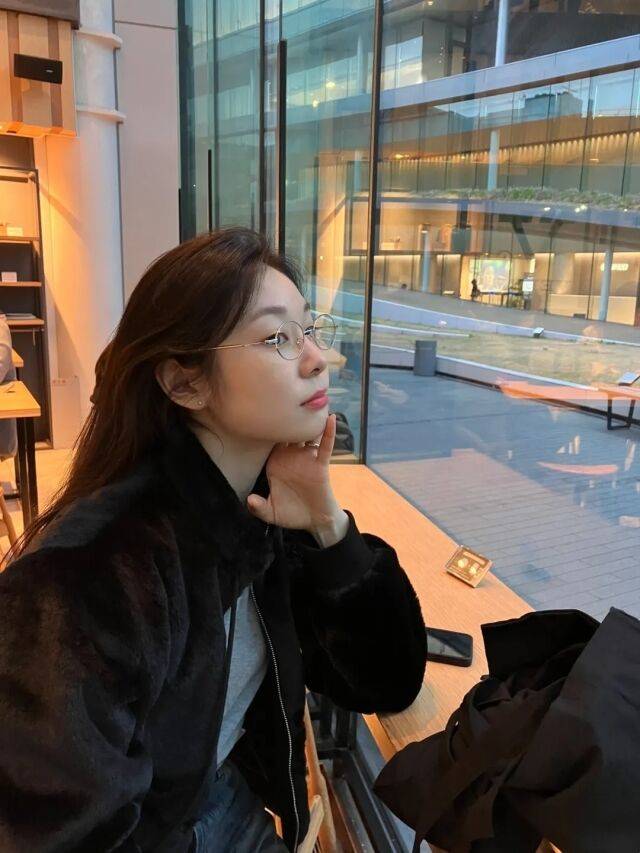 김연아가 꾸밈없는 일상으로 시선을 사로잡았다. / 김연아 SNS