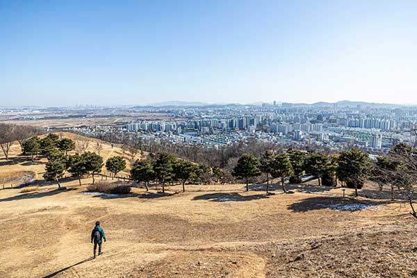 계양산성 터에서 내려다보이는 전경.
