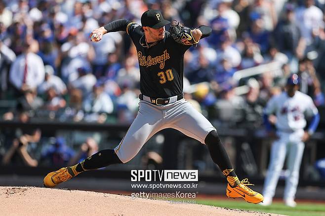 ▲ 수비 도움을 받지 못하며 2026년 시즌을 첫 경기를 허무하게 망친 2025년 내셔널리그 사이영상 투수 폴 스킨스