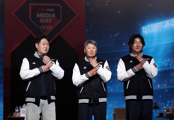 양의지와 김원형 감독, 곽빈(사진=두산)