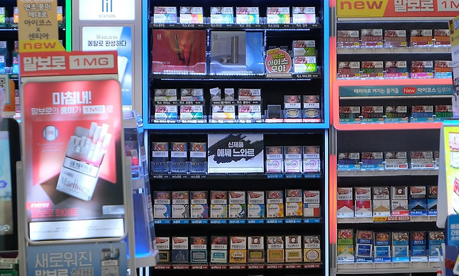 서울 시내의 한 편의점 담배판매대의 모습./연합뉴스