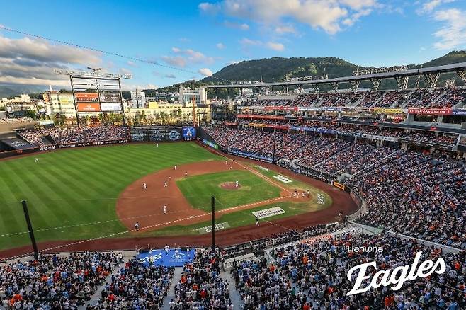 볼파크에 만원관중이 들어찬 모습. 사진 | 한화 이글스