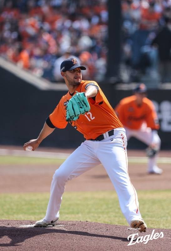 에르난데스가 투구에 임하고 있다. 사진 | 한화 이글스