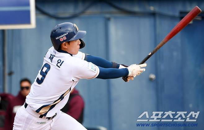 15일 마산야구장에서 열린 NC 다이노스와 키움 히어로즈의 시범경기. NC 신재인이 타격을 하고 있다. 창원=박재만 기자 pjm@sportschosun.com/2026.03.15/