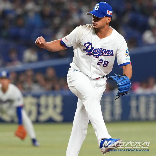 주니치의 도미니카공화국 출신 우완투수 이노우에. 27일 히로시마와 개막전 9회 등판해 4실점했다. 사진캡처=주니치 드래곤즈 SNS