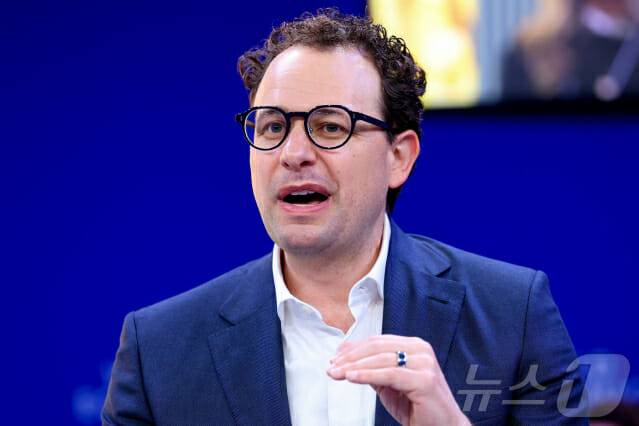 다리오 아모데이 앤트로픽 최고경영자(CEO)가 스위스 다보스에서 열린 세계경제포럼에서 발언하고 있다. 2026.1.20 (사진=뉴스1)