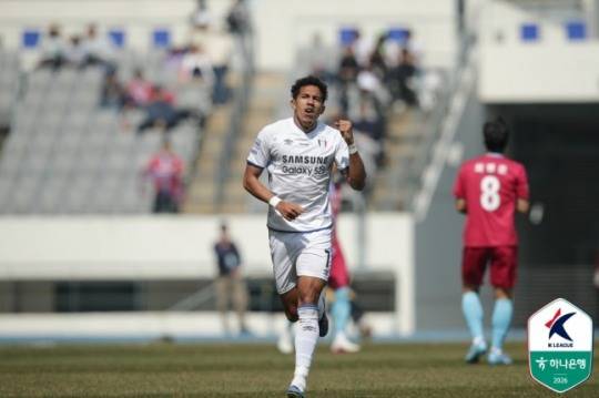골 세리머니 하는 수원 페신 / 사진=한국프로축구연맹 제공