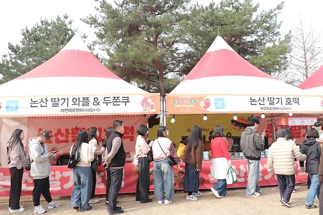 논산딸기축제 디저트 판매부스 / 사진= 문서연 여행+ 기자