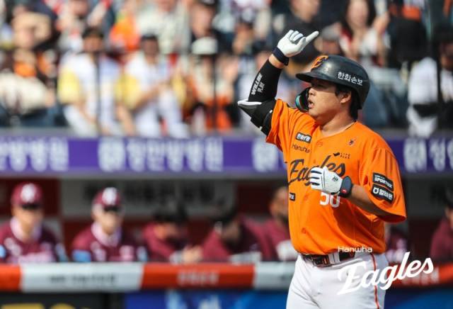 강백호가 29일 대전 한화생명 볼파크에서 열린 키움 히어로즈와의 2차전에서 2점 홈런을 쏘아 올렸다. 한화이글스