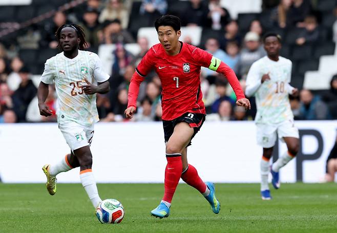 Soccer Football - International Friendly - South Korea v Ivory Coast - Stadium MK, Milton Keynes, Britain - March 28, 2026 South Korea's Son Heung-Min in action with Ivory Coast's Parfait Guiagon Action Images via Reuters/Andrew Boyers
<저작권자(c) 연합뉴스, 무단 전재-재배포, AI 학습 및 활용 금지>