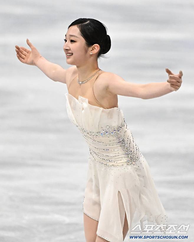 20일(한국시간) 이탈리아 밀라노 스피드스케이팅 아레나에서 열린 밀라노동계올림픽 여자 피겨 프리스케이팅 경기. 연기를 마치고 인사하는 신지아. 밀라노(이탈리아)=송정헌 기자songs@sportschosun.com/2026.02.20/