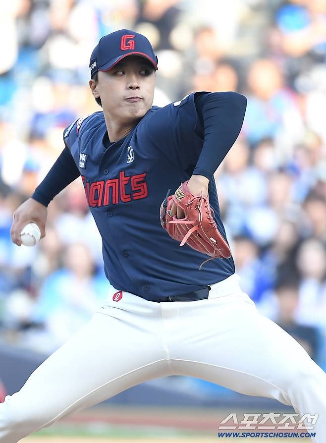 28일 대구 삼성라이온즈파크에서 열리는 삼성과 롯데의 개막전 경기. 투구하고 있는 롯데 박정민. 대구=송정헌 기자songs@sportschosun.com/2026.03.28/