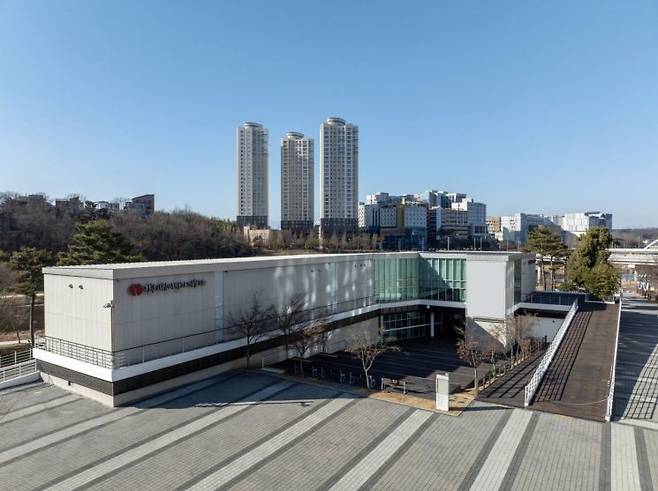 진주시 시립 이성자미술관 전경 사진