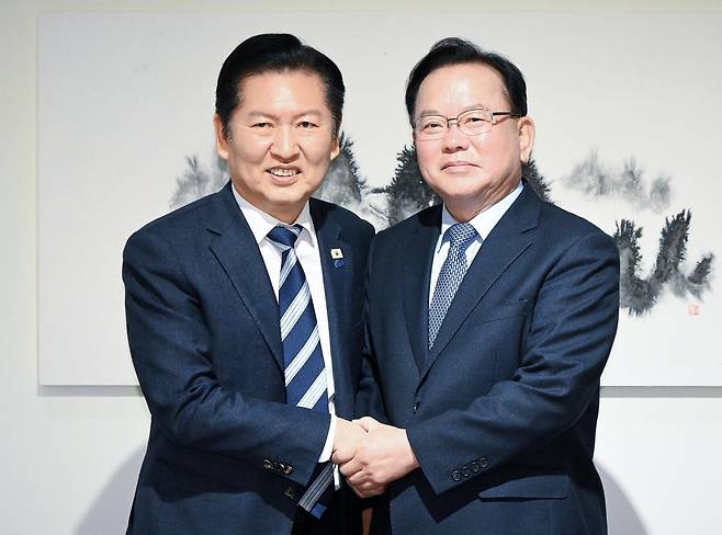 정청래 더불어민주당 대표와 김부겸 전 국무총리가 26일 서울 중구 달개비에서 회동하고 있다. 2026.3.26 국회사진기자단