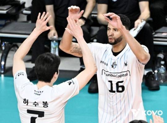 허수봉과 레오 / 사진=KOVO 제공