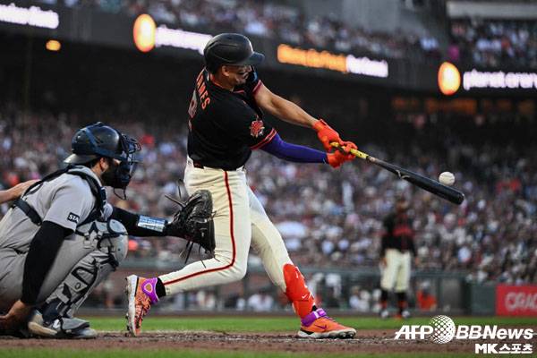아다메스는 9회 좌전 안타로 시즌 첫 안타를 기록했다. 사진(美 샌프란시스코)=ⓒAFPBBNews = News1