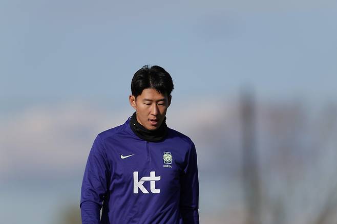 축구국가대표팀 주장 손흥민이 26일(한국시간) MK돈스 훈련장에서 몸을 풀고 있다. 사진제공|대한축구협회