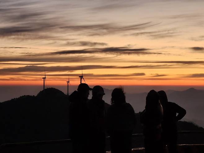 구공산 동고포 일출. 사진|강석봉 기자