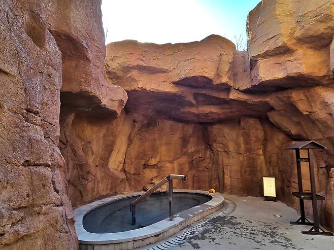 셴닝은 온천 여행지다. 이탕온천단지는 새롭게 편의시설을 대단위로 증축했다. 사진|강석봉 기자