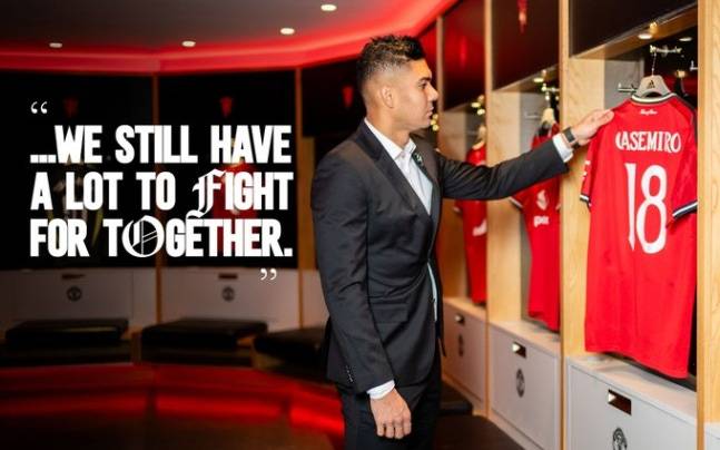 ▲ 레알 마드리드에서 월드클래스 평가를 받았던 수비형 미드필더인 카세미루는 맨체스터 유나이티드로 깜짝 이적했다. 입단 첫해 카세미루는 새롭게 출발하는 맨체스터 유나이티드에 안정감을 불어넣었다. 포백을 확실하게 보호해준 카세미루 덕에 잉글랜드 프리미어리그 3위로 명성을 회복했고, 잉글랜드 풋볼리그(EFL)컵 우승도 달성했다. ⓒ 맨체스터 유나이티드