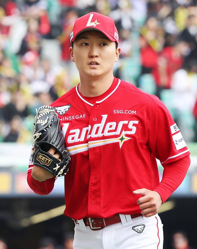 SSG 김건우가 29일 인천SSG랜더스필드에서 열린 2026 KBO리그 정규시즌 KIA와 2차전에서 역투하고 있다. 사진 | SSG 랜더스