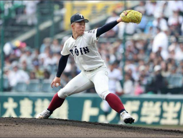 오사카 토인 고교 선발 요시오카(3년). 사진=아사히 신문