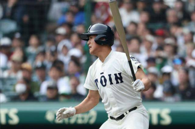 오사카 토인 고교 2회 공격 나카무라(2년) 중전 안타. 사진=아사히 신문