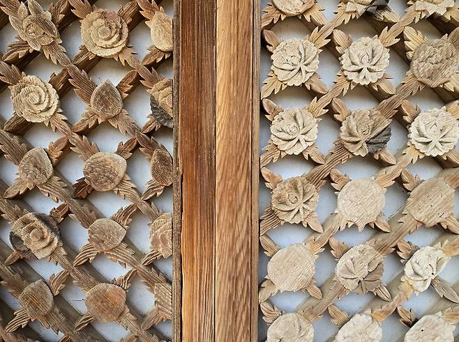 500년 된 내소사 꽃문살