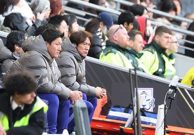 홍명보 축구대표팀 감독(왼쪽에서 두 번째) | 연합뉴스
