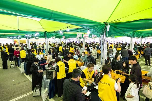 지난 26~29일 4일간 롯데프리리엄아울렛 김해점 인근에서 열린 '제2회 김해한우축제' 판매장 모습. /김해시