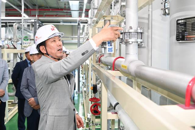 김장호 구미시장이 글로벌 반도체 웨이퍼 제조기업 SK실트론에 있는