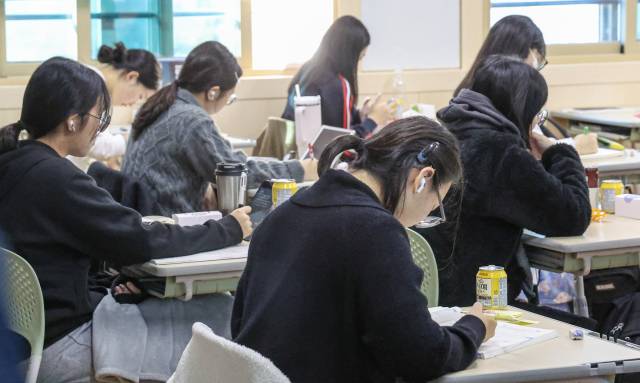 고등학교 입학 후 처음 치르는 중간고사는 기말고사는 물론 학년 전체를 이끌어갈 학습 동력의 핵심이 되기에 전략을 잘 짜야한다. 부산일보DB