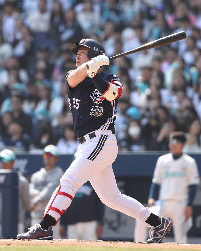 두산 양의지가 창원NC파크에서 열린 2026 KBO리그 정규시즌 NC전서 타격에 임하고 있다. 사진 | 두산 베어스