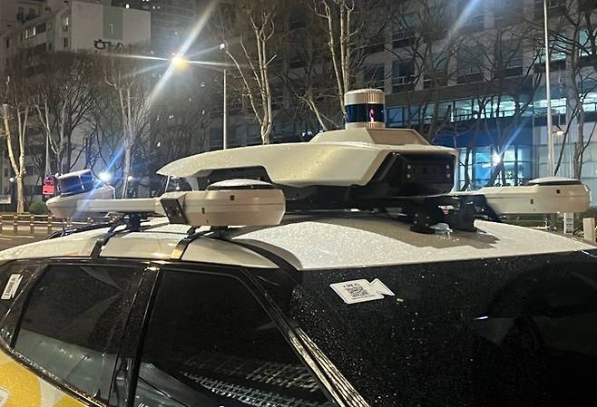 카카오모빌리티가 강남 일대에서 시범 운행 중인 자율주행 택시 '서울자율차' 루프에 'AV(자율주행차량키트)'가 달려 있다.ⓒ데일리안 이주은 기자