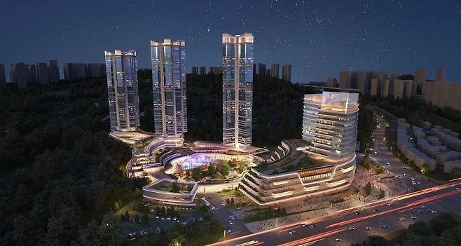 고려대의료원은 30일 기자간담회를 열고 2035년 경기 화성 동탄2신도시에서 개원할 예정인 ‘고려대 동탄병원’의 조감도(왼쪽 사진)를 공개했다. 고려대 동탄병원은 노인복지주택, 회복기 재활병원 등을 포함한 전 생애주기 복합케어 공간으로 설립될 예정이다. 고려대의료원 제공