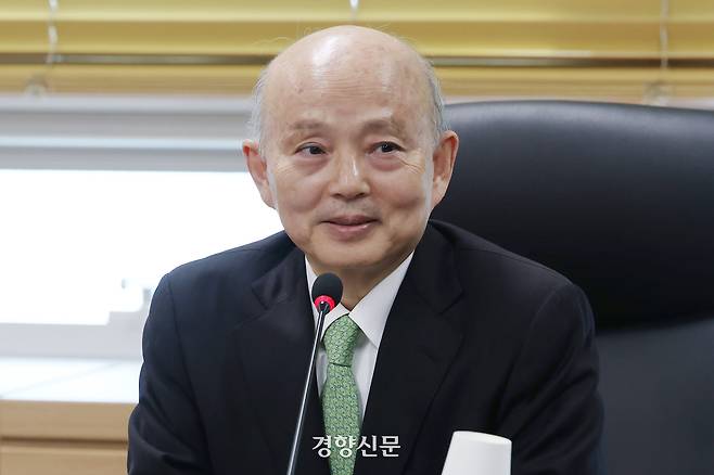 안창호 국가인권위원회 위원장이 지난 9일 서울 중구 국가인권위원회에서 열린 제3차 상임위원회 회의를 주재하고 있다. 한수빈 기자