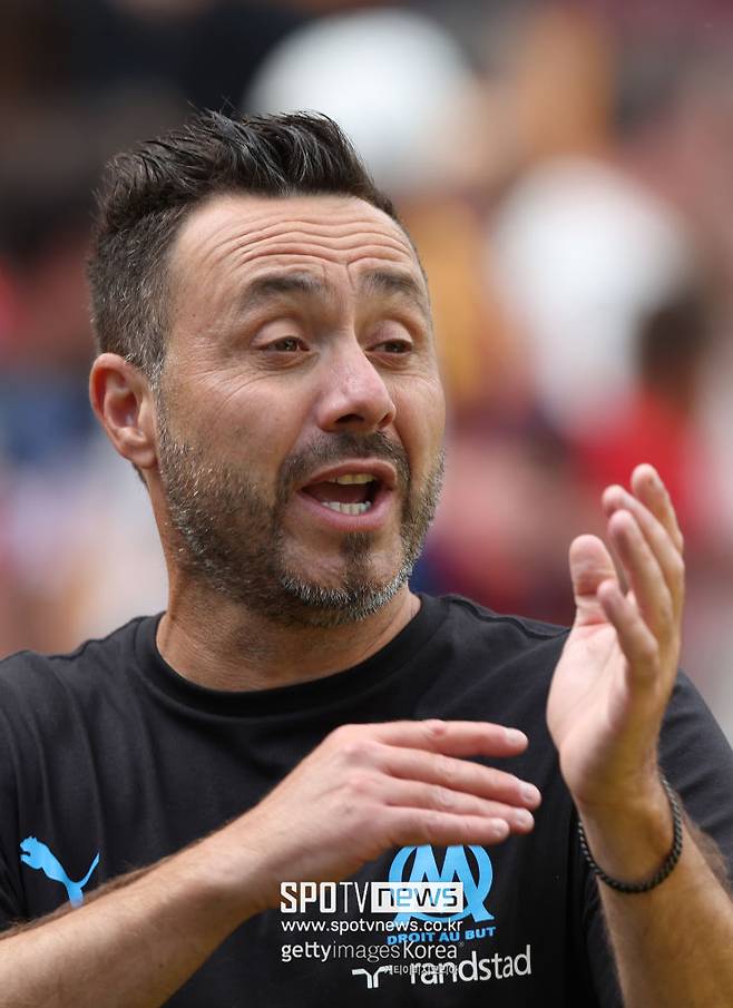 ▲ 생존의 기로에 선 토트넘이 팬들이 반대하는 도박수로 반전을 이끌어낼 수 있을지 관심이다. 데 제르비 감독이 다시 프리미어리그로 돌아오는 가운데 토트넘을 잔류시킬지 관건이다.