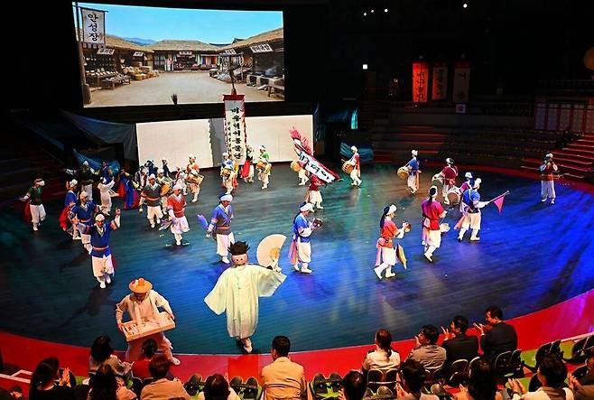 ▲ 안성시립 남사당바우덕이 풍물단 상설공연이 안성맞춤랜드에서 11월까지 이어진다. / 사진제공=안성시