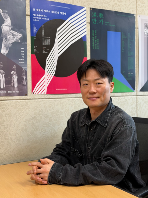 올해 문화체육관광부 주관 지역예술대표단체로 선정된 정길무용단 김현태 대표는 후배들이 마음껏 춤출 수 있는 기반을 만들고 싶다고 말했다. 정수민기자